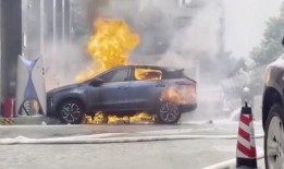 小鹏自燃爆料视频播放,揭秘视频曝光背后的安全隐患”