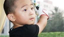 双胞胎小女孩爆料视频,爆笑家庭生活瞬间