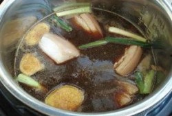 卤肉视频爆料怎么做的,揭秘视频爆料中的经典卤肉制作方法